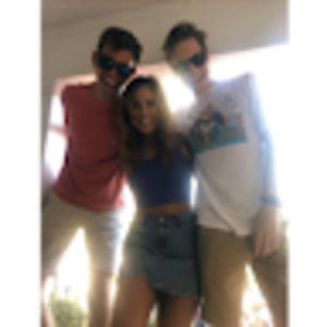 Meet your Posher, Elia